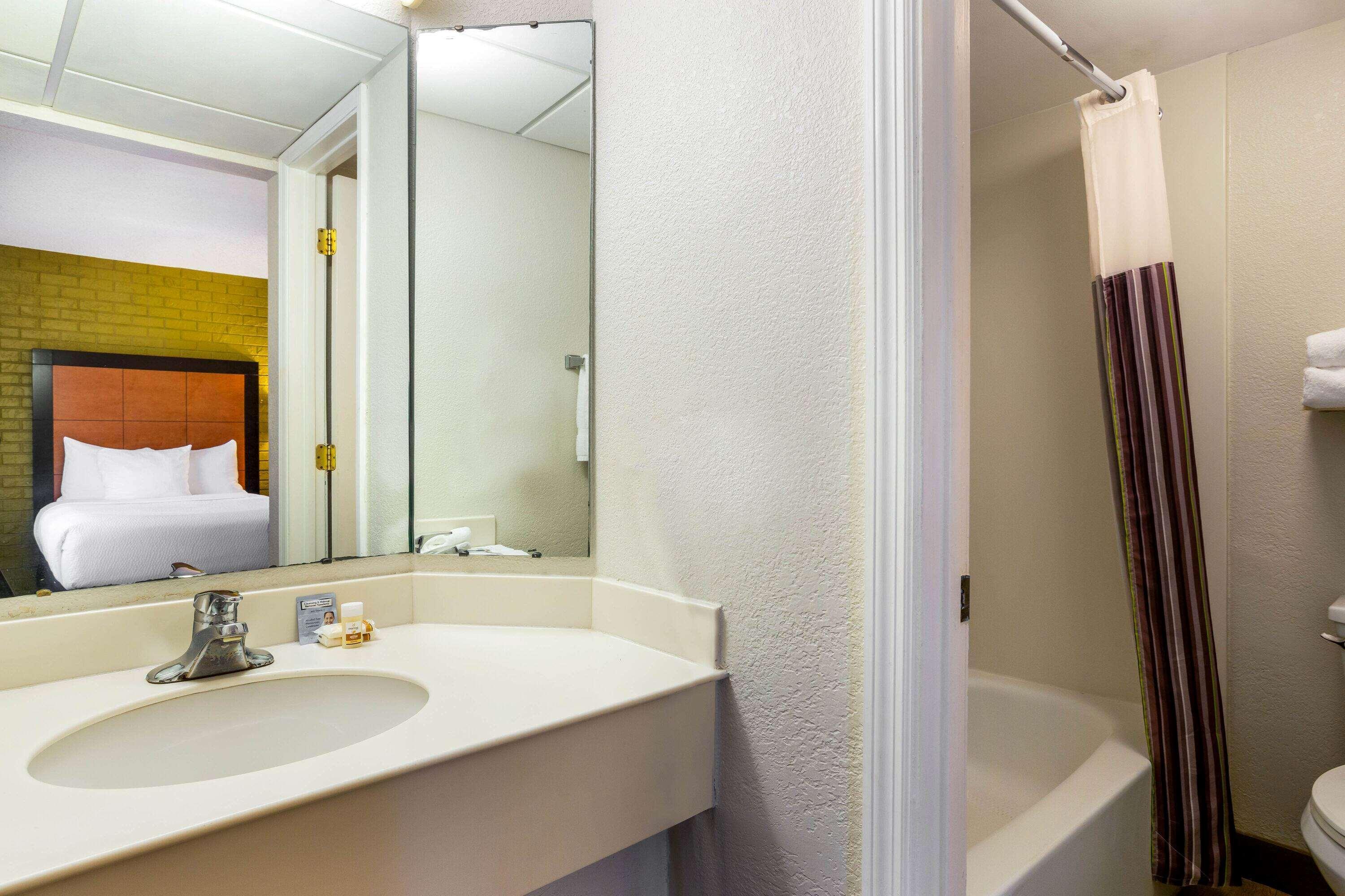 La Quinta Inn Tampa Airport Stadium Westshore Екстер'єр фото